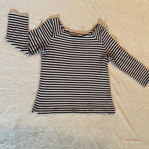 Black and white striped 3/4 sleeve top